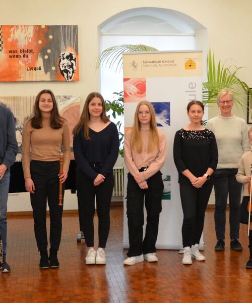 Zu sehen sind die Teilnehmenden Jugendlichen des Landeswettbewerb Jugend Musiziert