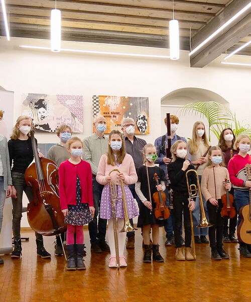 Zu sehen sind die Musikschüler der Städtischen Musikschule beim Regionalwettbewerb Jugend musiziert 2022