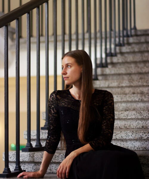 Zu sehen ist Pianistin Cornelia Felber.