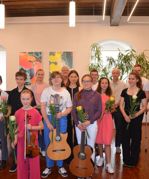 Zu sehen sind junge musikalische Talente von der Städtischen Musikschule