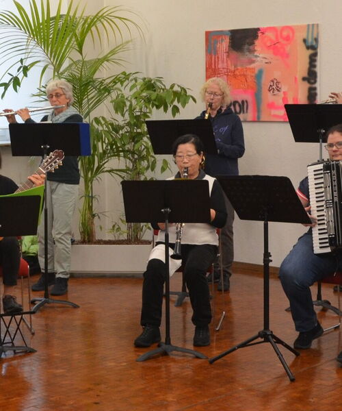 Zu sehen sind Musiker für das Konzert mit dem Ensembles im Schwörhaus