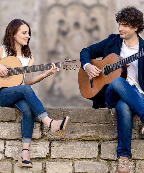 Zu sehen ist das Molina Guitar Duo