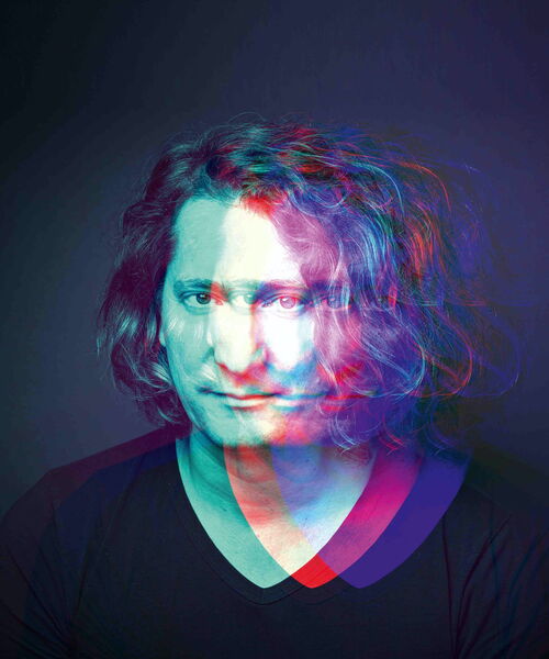 Ein Foto des Musikers.