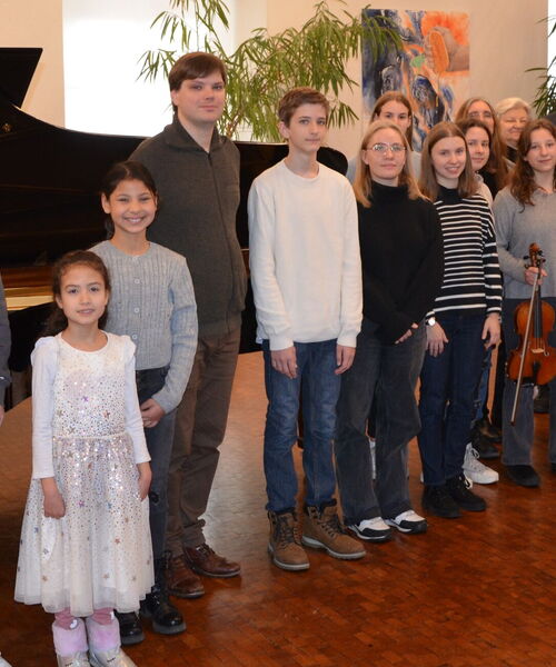 Zu sehen sind die Teilnehmerinnen und Teilnehmer des Kurses mit ihrem Leiter Alexander Sonderegger