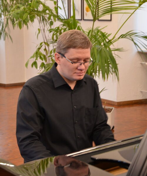 SchwörhausKonzert der Extraklasse. Am Klavier Alexander Konrad